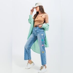 Q2 High Waisted Straight Leg Jean With Heart Print In Mid, size 6, EUC